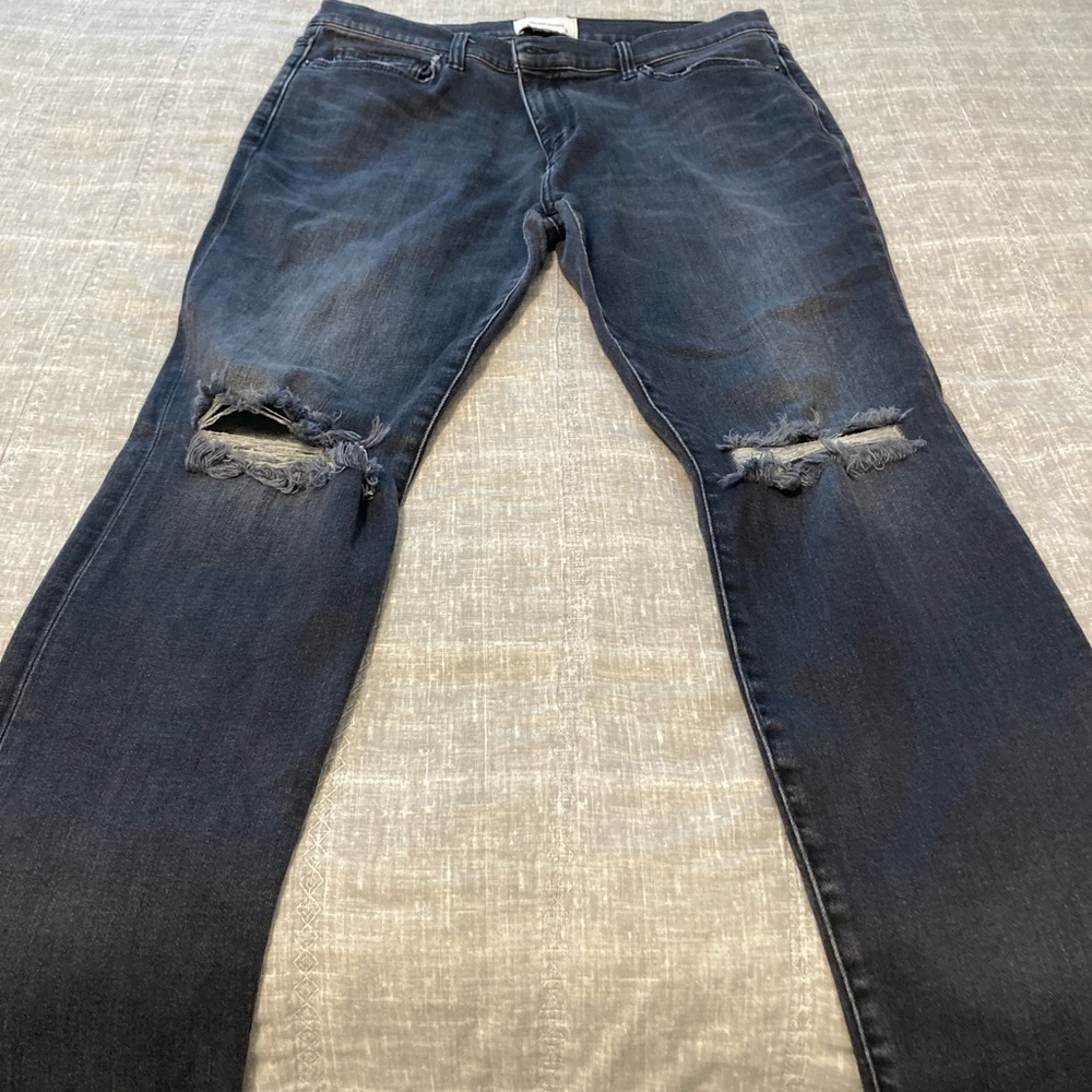 Current Elliot Black knee rip jeans size 33 great condition